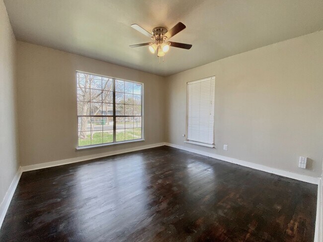 Building Photo - Adorable 3 Bedroom in Loma Vista!