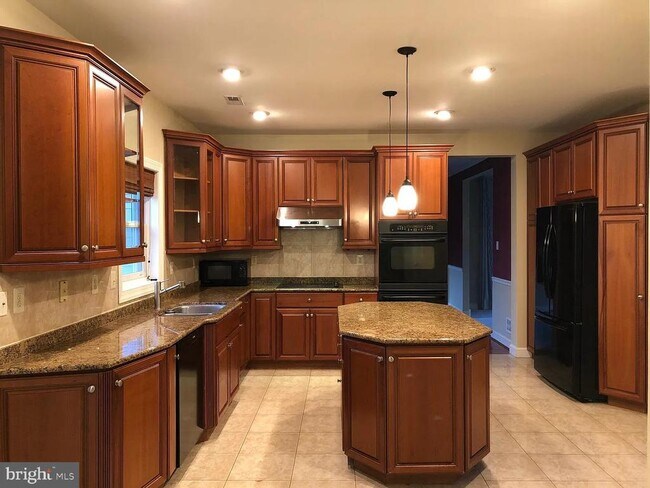 Foto del edificio - 5 Corbin Dr