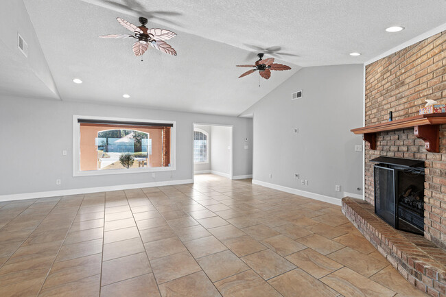 Building Photo - 3876 Paradise Bay Dr