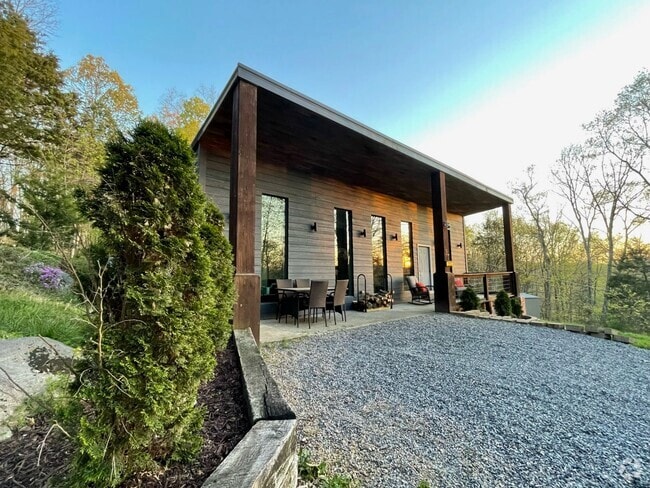 Building Photo - 137 J D King Rd
