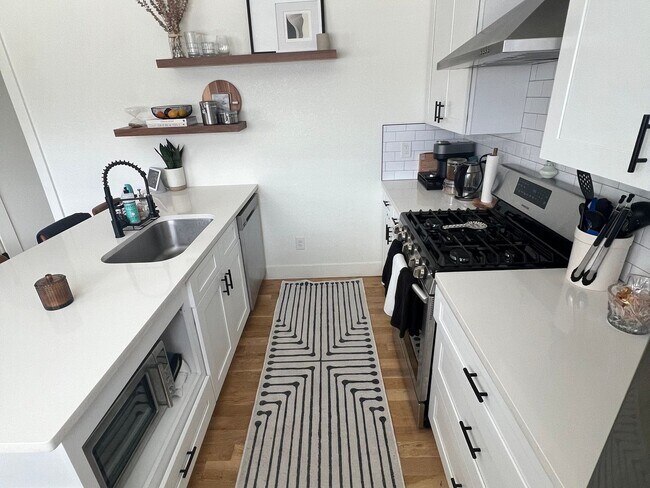 Building Photo - 3 Bedroom Single Family Home in Denver