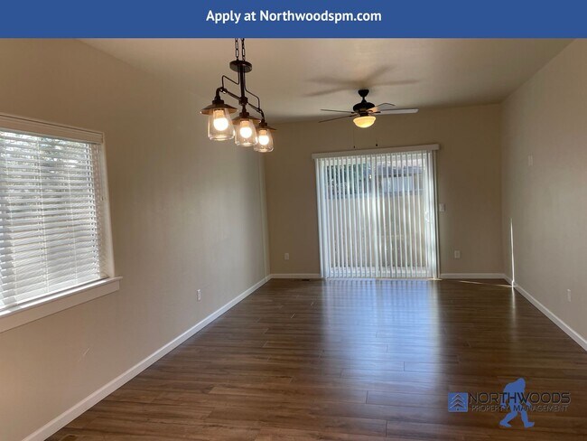 Foto del edificio - Beautiful Newer Build 1855 Square Foot 3 B...