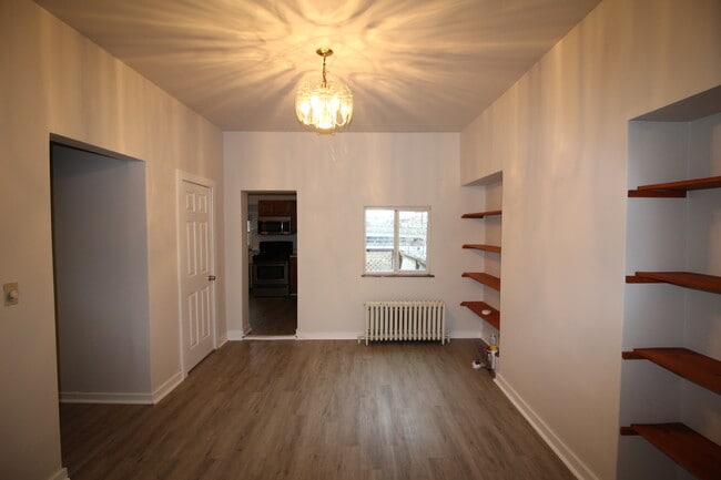 Building Photo - 338 Ella St