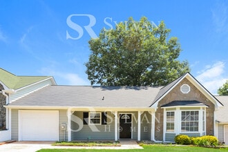 Building Photo - 206 Oak Cir N