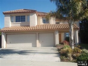 Building Photo - 2000 Cliffwood Dr