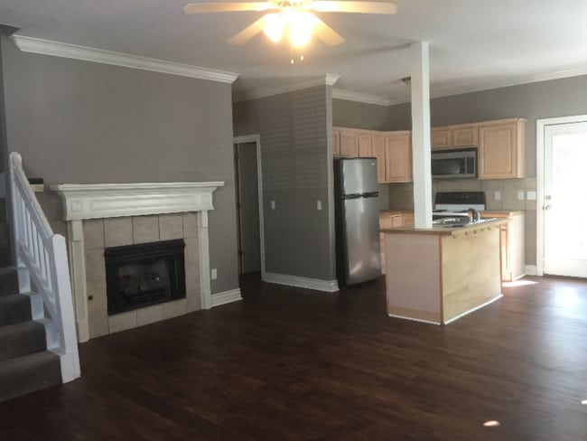 Building Photo - 230 N Olive Ave