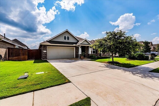 Building Photo - 240 Glen Arbor Dr