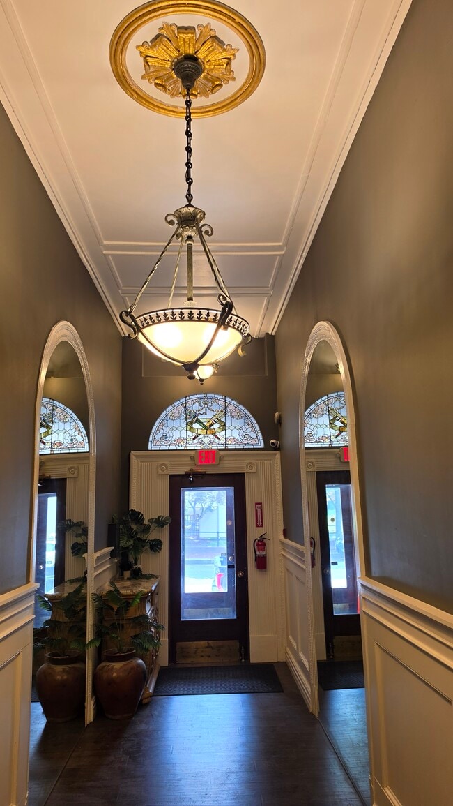 Building Photo - 403 N Charles St