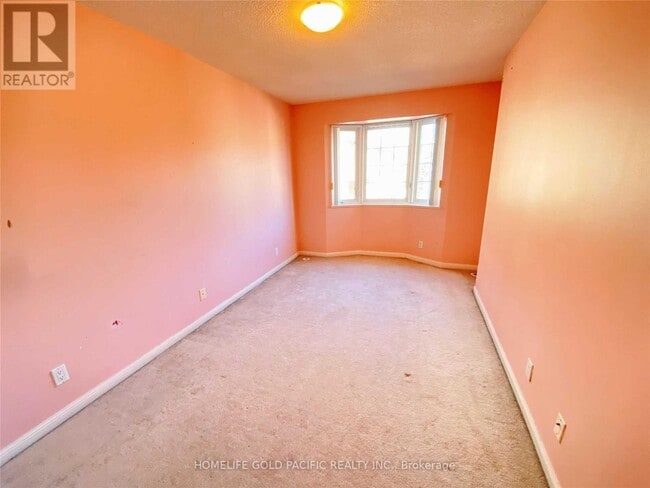 Building Photo - 28 Sommerset Way