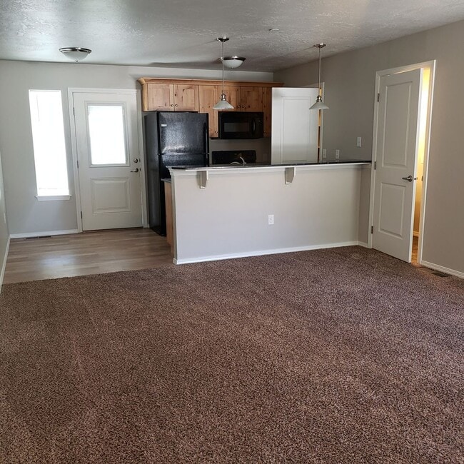 Building Photo - AB1488