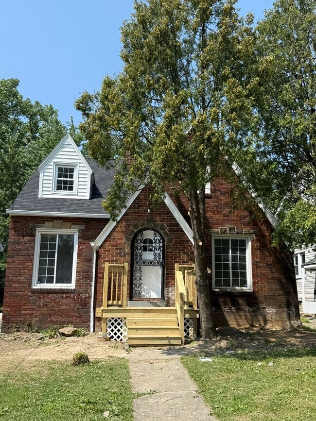 Building Photo - 4088 E 147th St