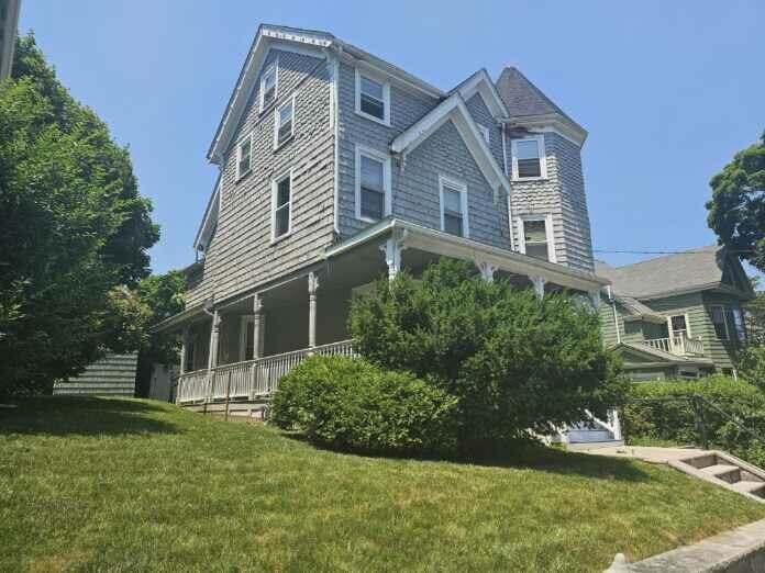 Primary Photo - 293 Albion St