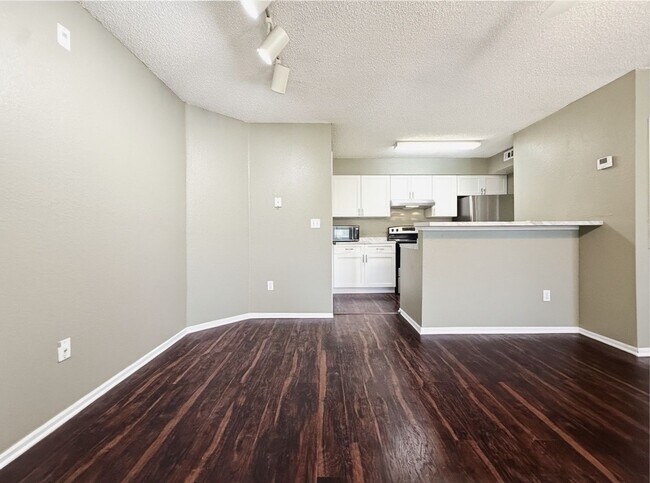 Foto del edificio - 2/2 Remodeled Condominium In Park Central, Millenia