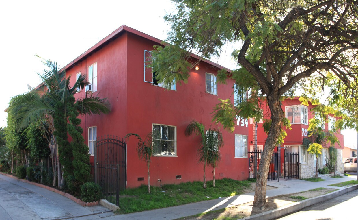 Foto del edificio - 728-734 Cerritos Ave