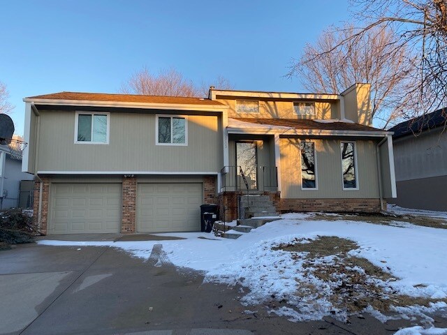 Front view - 5103 S 162nd Ave