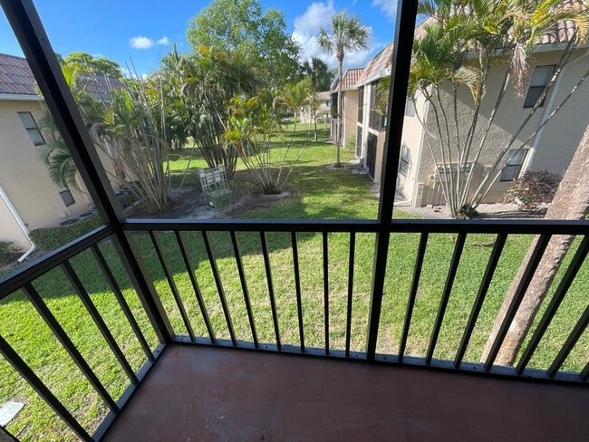 Building Photo - 6844 Palmetto Cir S