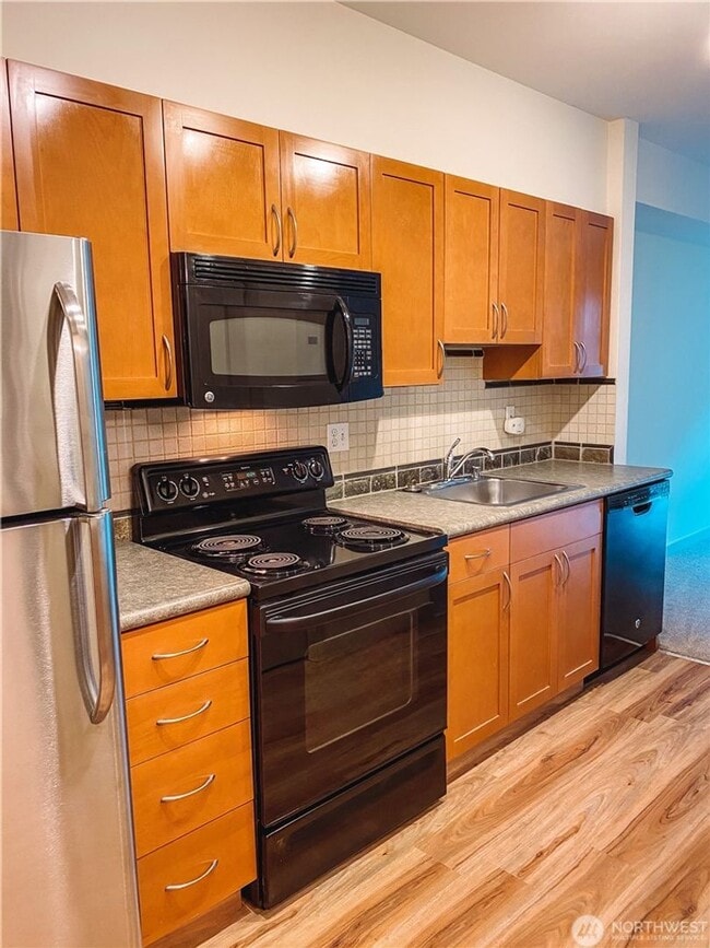 Building Photo - 0Bd/1Ba Bellevue Condo