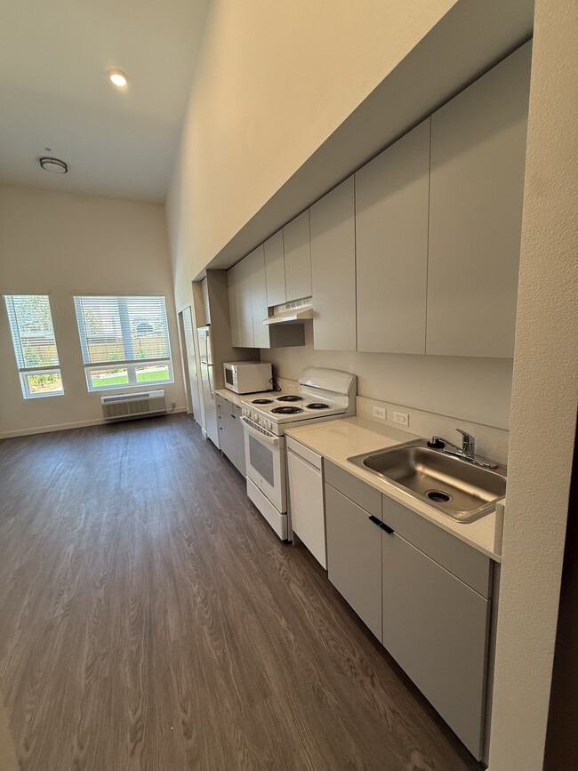 Building Photo - Naranja Apartments