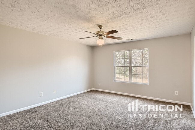 Building Photo - 1401 Lancaster Ct