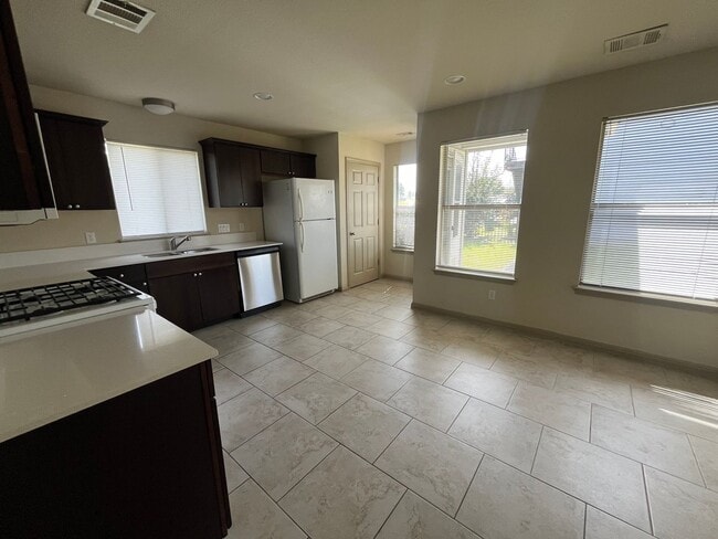 Foto del edificio - 4 Bed House - North of UT Campus
