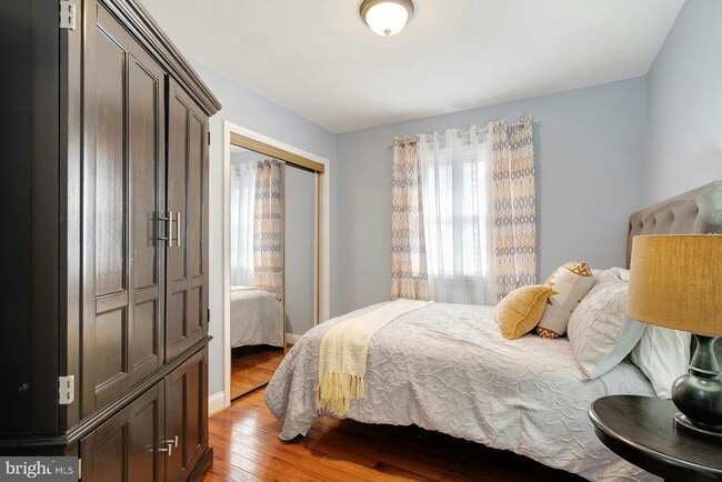 Foto del edificio - 900 E Tantallon Dr