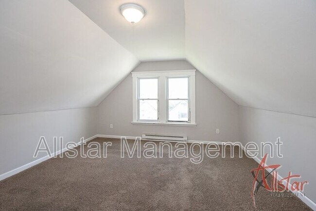 Foto del edificio - 2086 W 104th St