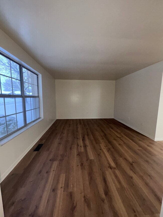 Living Room - 5317 Greencroft Dr