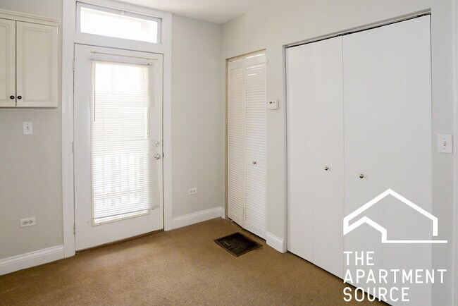 Foto del edificio - 3852 N Southport Ave