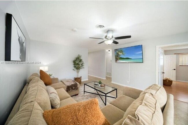 Foto del edificio - 1769 NE 45th St