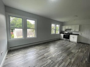 Building Photo - 206 Nelson St