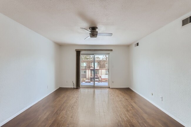 Foto del edificio - Charming 2-Bed, 1.5-Bath Home in Denver | Updated & Move-In Ready