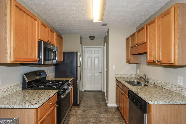 Foto del edificio - 815 Lakeside Cir