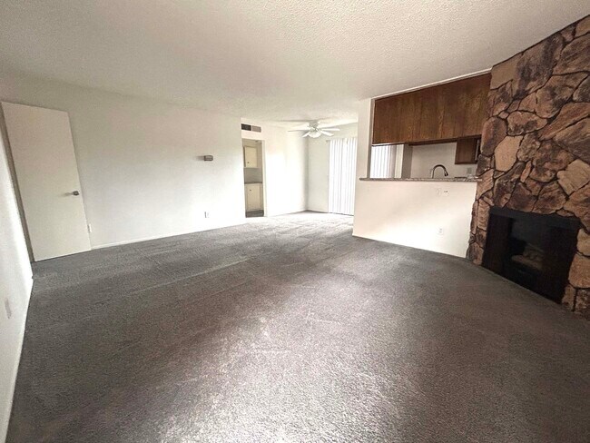 Foto del edificio - 9715 Charnock Ave