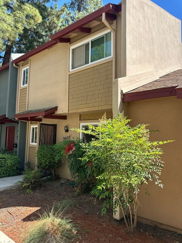 2027 Alta Loma St, Davis, CA 95616 Townhome Rentals in Davis CA