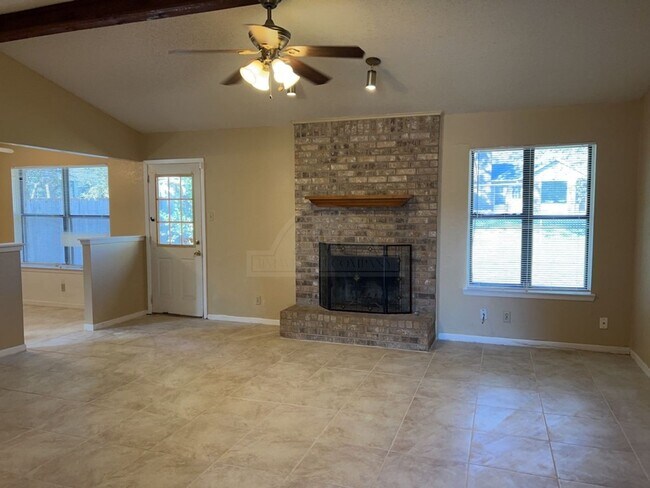 Foto del edificio - 3313 Sungate Dr