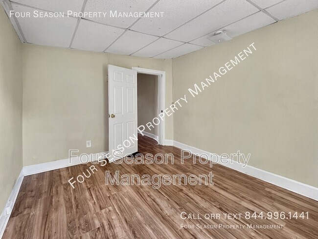 Building Photo - 306 S Locust St