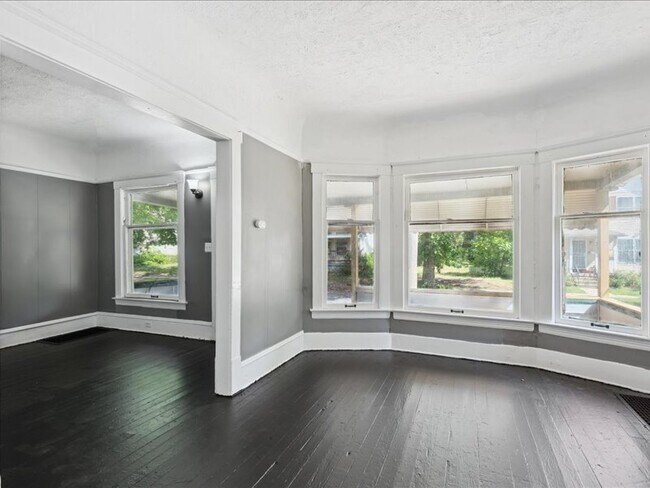 Foto del edificio - 10622 Hathaway Ave