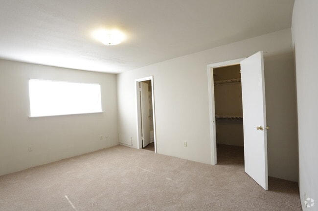 Interior Photo - The Atrium At 5606