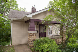 Building Photo - 601 N Forest Heights