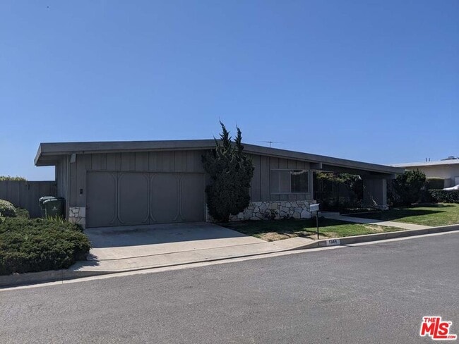 Building Photo - 1344 Luna Vista Dr