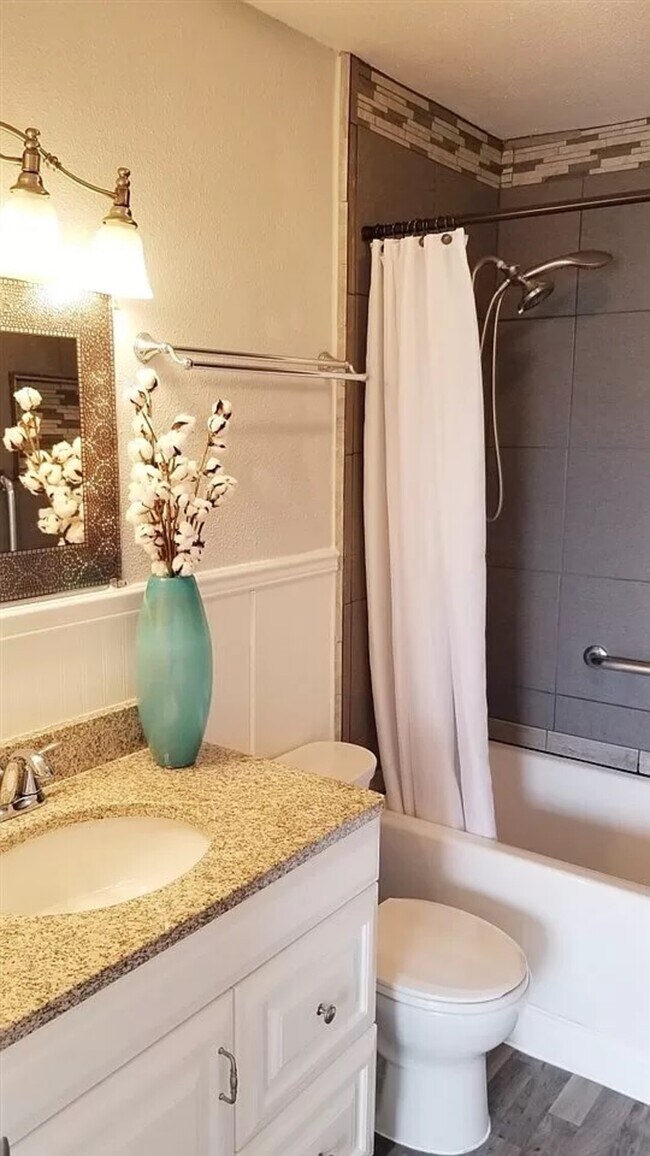 Foto del edificio - 2221 N Bramblewood #102