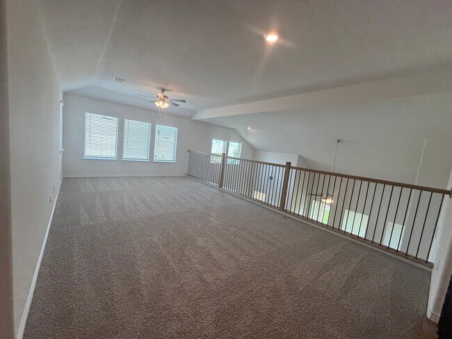 Building Photo - 2217 Tacoma Way