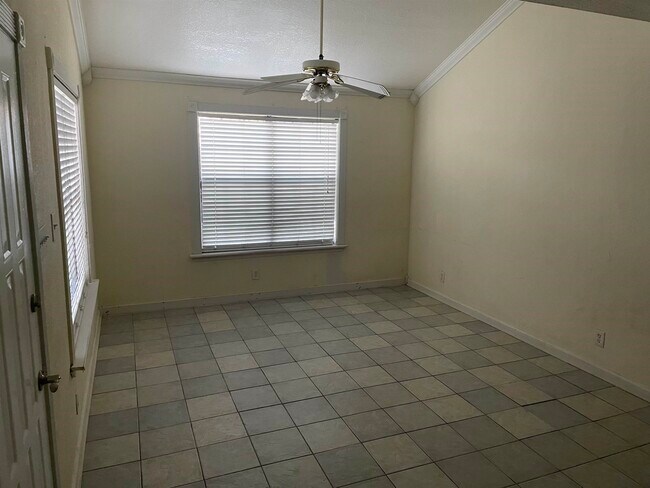 Building Photo - 723 Northcreek Dr