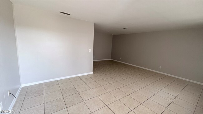 Building Photo - 712 Karlov St