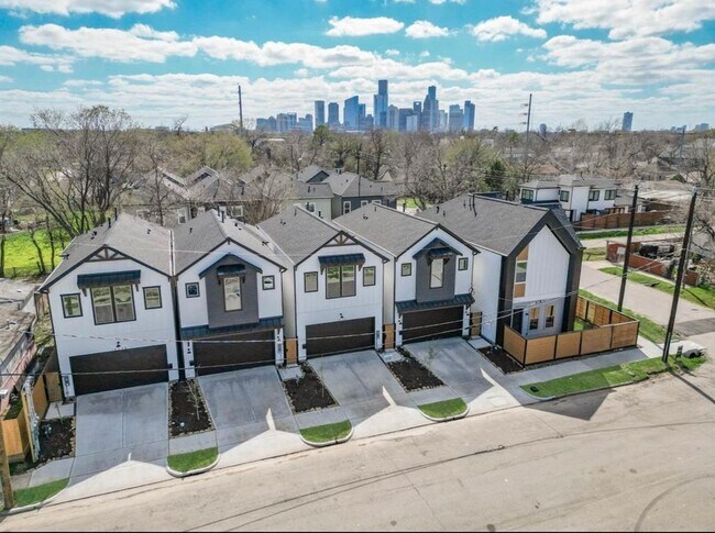 Building Photo - 1508 Ryon St