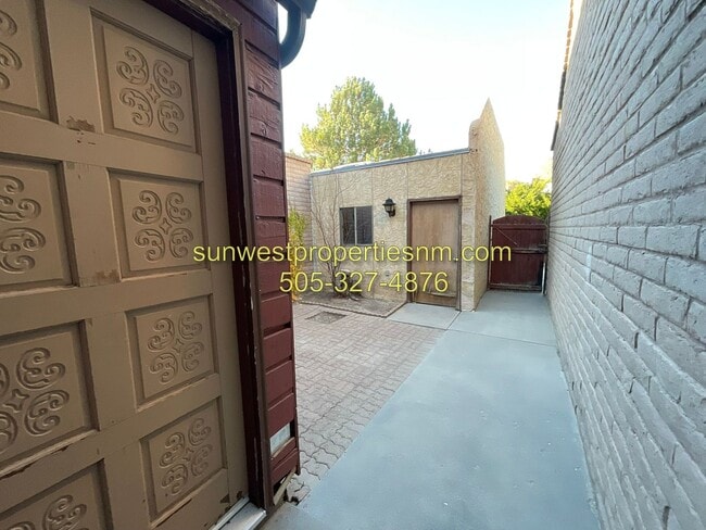 Building Photo - 2 Bedroom, 1.5 Bathroom with Garage