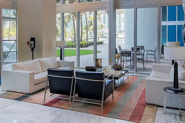 Foto del edificio - 185 SW 7th St