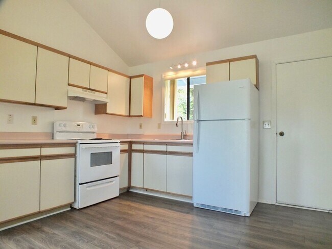 Building Photo - 7166 Aina Pono St