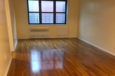 Living Room - 1100 Warburton Ave