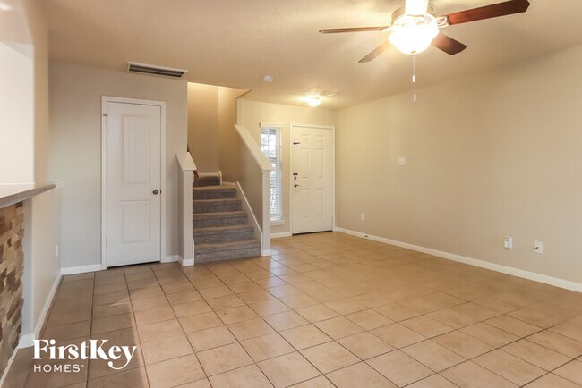 Building Photo - 10910 Brittan Leaf Ln